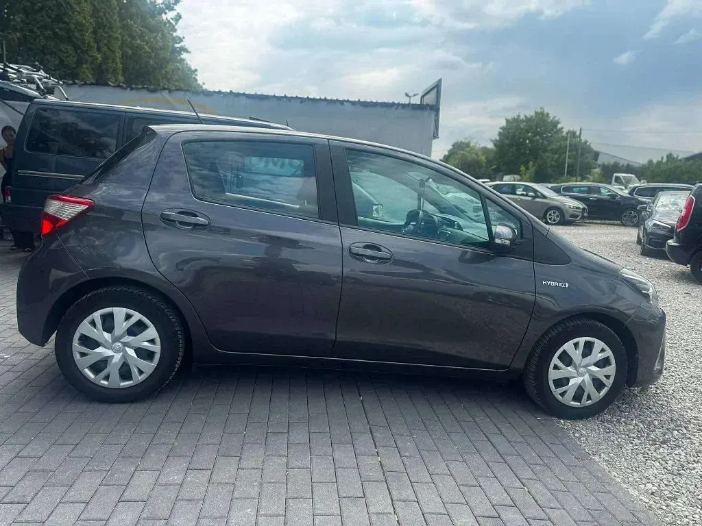 Gebraucht Toyota Yaris 73 PS (53 kW) 2020 Grau Limousine