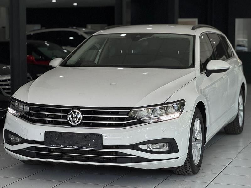 Weiß Gebraucht 2019 VW Passat Kombi | 13.950 € (Superpreis) - Bild 1/4