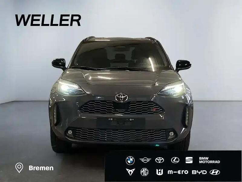 Neu Toyota Yaris Cross Sport 131 PS (96 kW) 2025 Ash grey metallic / black (grau) SUV