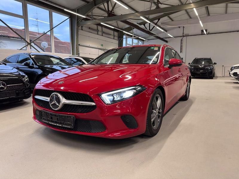 Gebraucht Mercedes A200 163 PS (119 kW) 2018 Rot Limousine