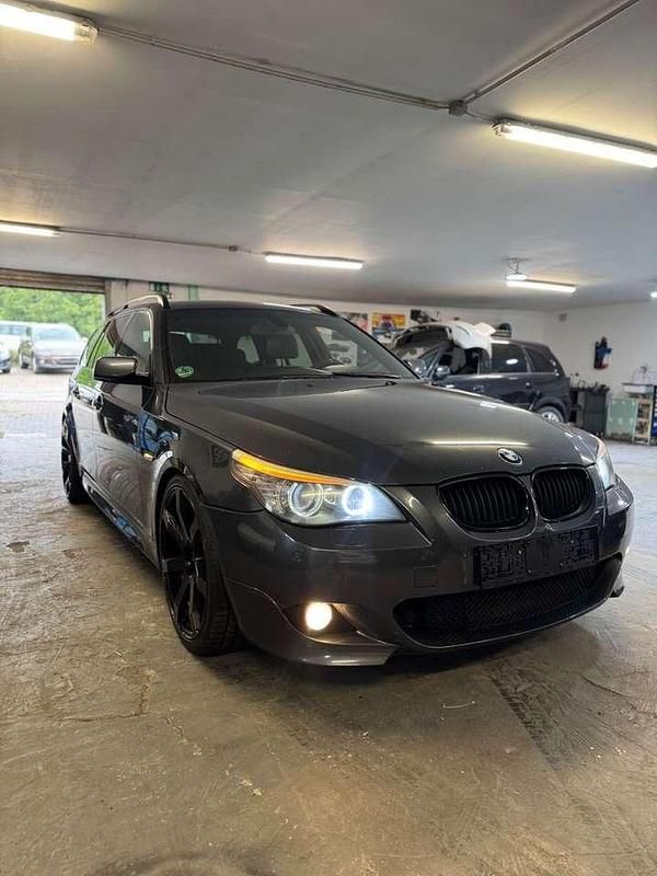 Grau Gebraucht 2009 BMW 530 M Sport Kombi | 7.800 € (Fairer Preis) - Bild 1/4