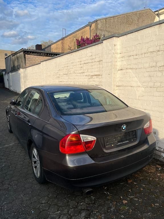 Gebraucht BMW 320 150 PS (110 kW) 2006 Grau Limousine