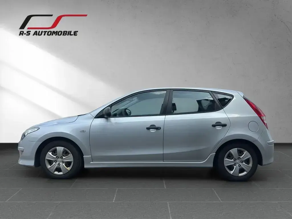 Gebraucht Hyundai i30 Edition 90 PS (66 kW) 2011 Silber Limousine