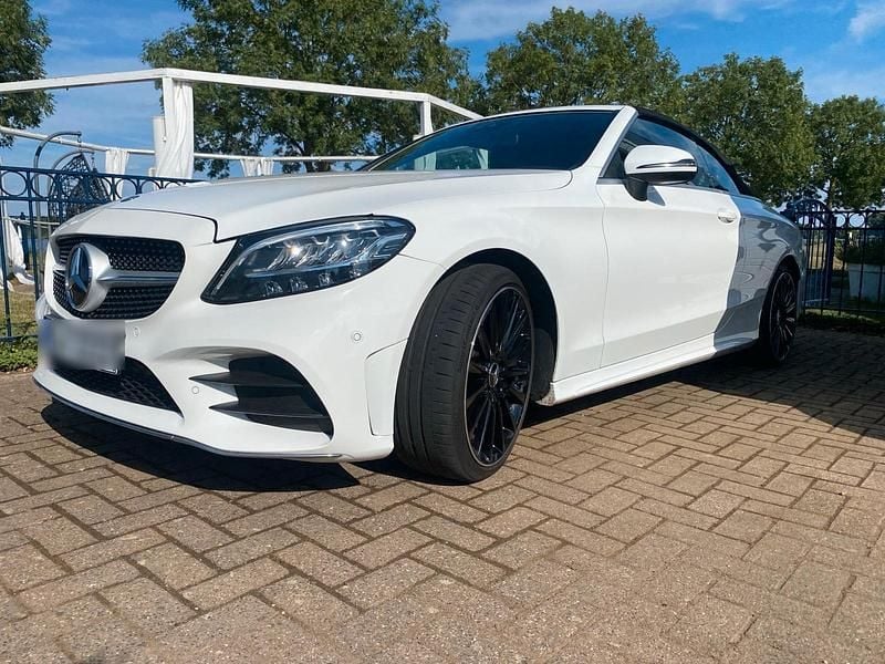Weiß Gebraucht 2018 Mercedes C200 AMG Cabrio | 27.500 € - Bild 1/4
