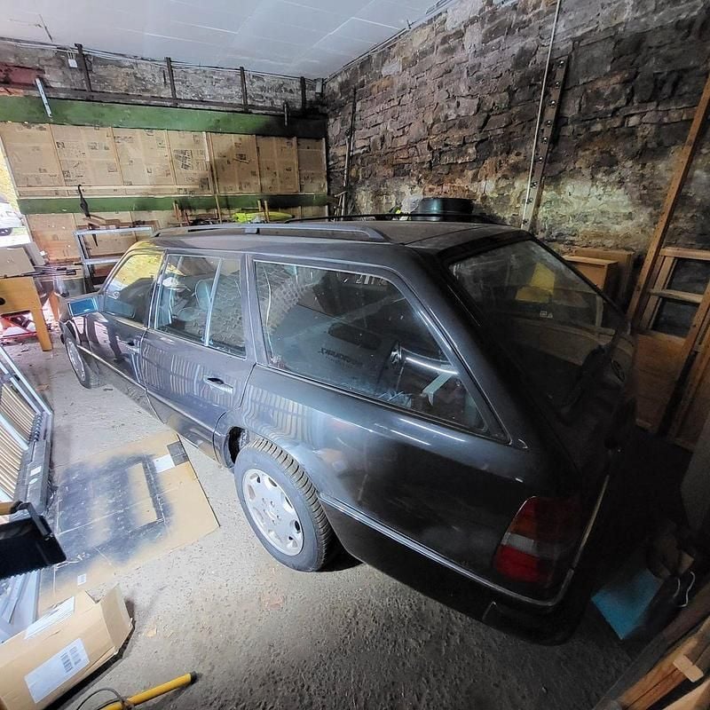 Blau Gebraucht 1991 Mercedes E230 Kombi | 2.700 € - Bild 1/4