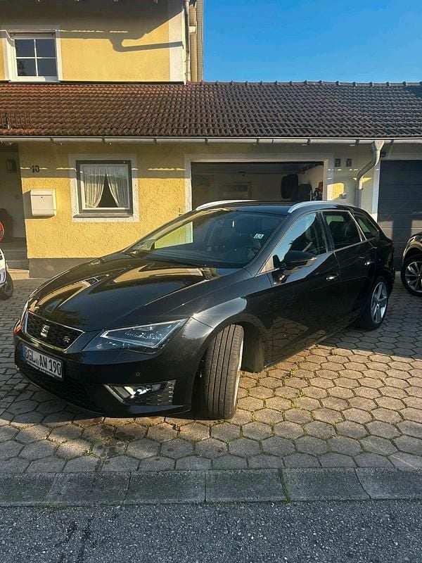 Schwarz Gebraucht 2015 Seat Leon ST FR Kombi | 11.490 € (Fairer Preis) - Bild 1/4