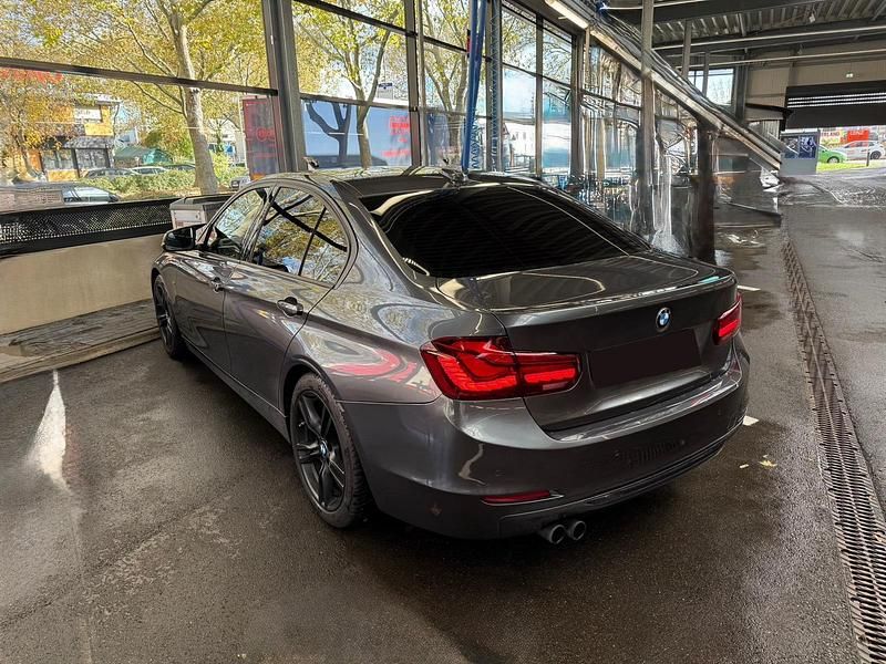 Gebraucht BMW 330 Sport Line 258 PS (189 kW) 2013 Grau Limousine
