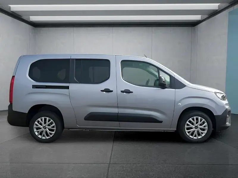 Neu Fiat Doblò 131 PS (96 kW) 2026 Grau Van / Kleinbus