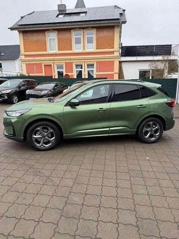 Neu Ford Kuga ST-Line 186 PS (136 kW) 2025 Grün SUV