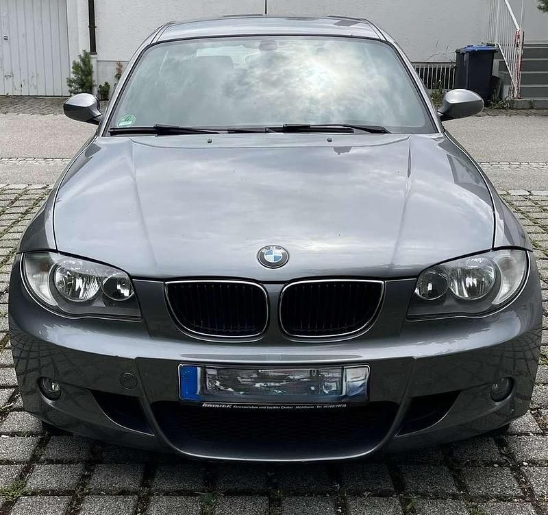 Silber Gebraucht 2009 BMW 116 Sport Line Kleinwagen | 3.750 € - Bild 1/4