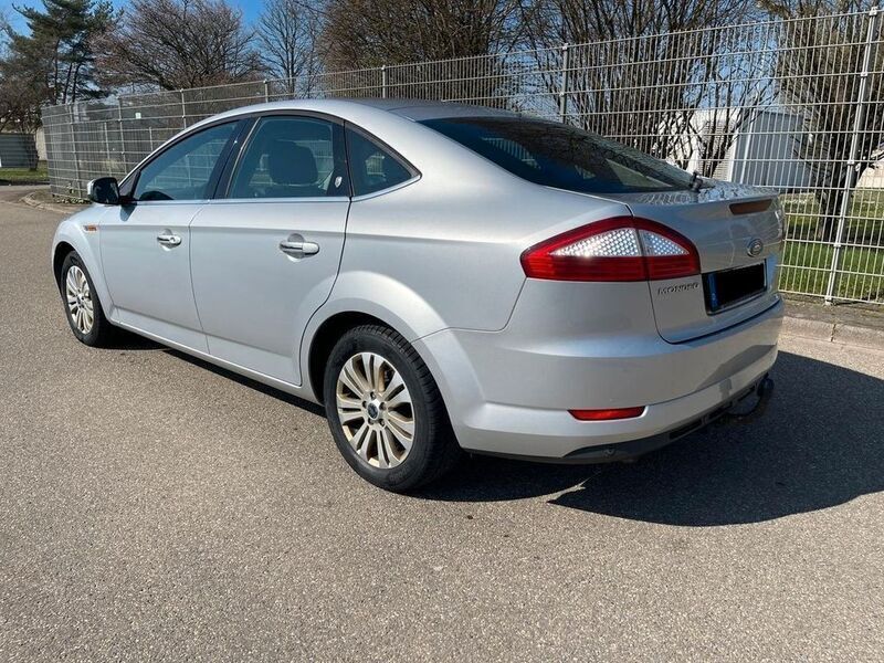 Gebraucht Ford Mondeo Ghia 160 PS (117 kW) 2009 Silber Limousine