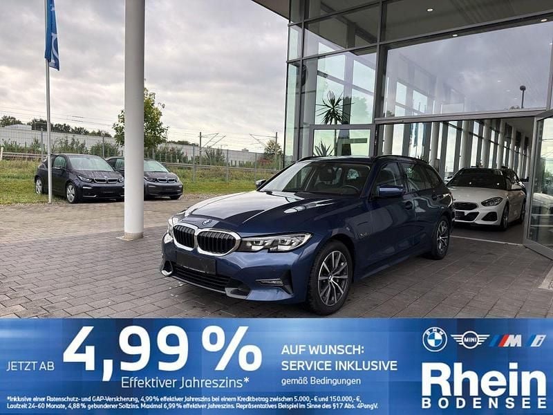 Blau Gebraucht 2021 BMW 330e Sport Line Kombi | 29.850 € (Fairer Preis) - Bild 1/4