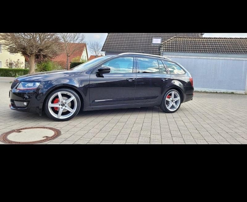Schwarz Gebraucht 2013 Skoda Octavia Kombi | 10.500 € (Superpreis) - Bild 1/4