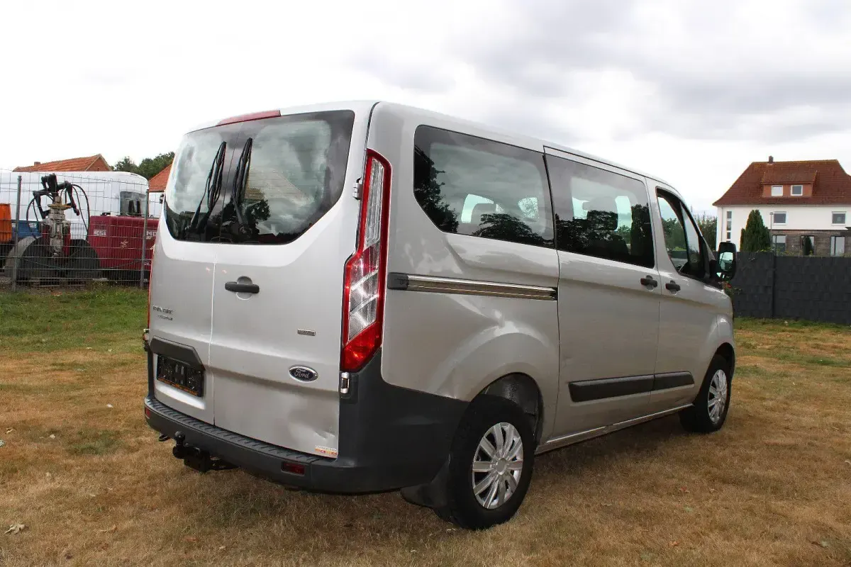 Gebraucht Ford Tourneo 101 PS (74 kW) 2014 Silber Van / Kleinbus