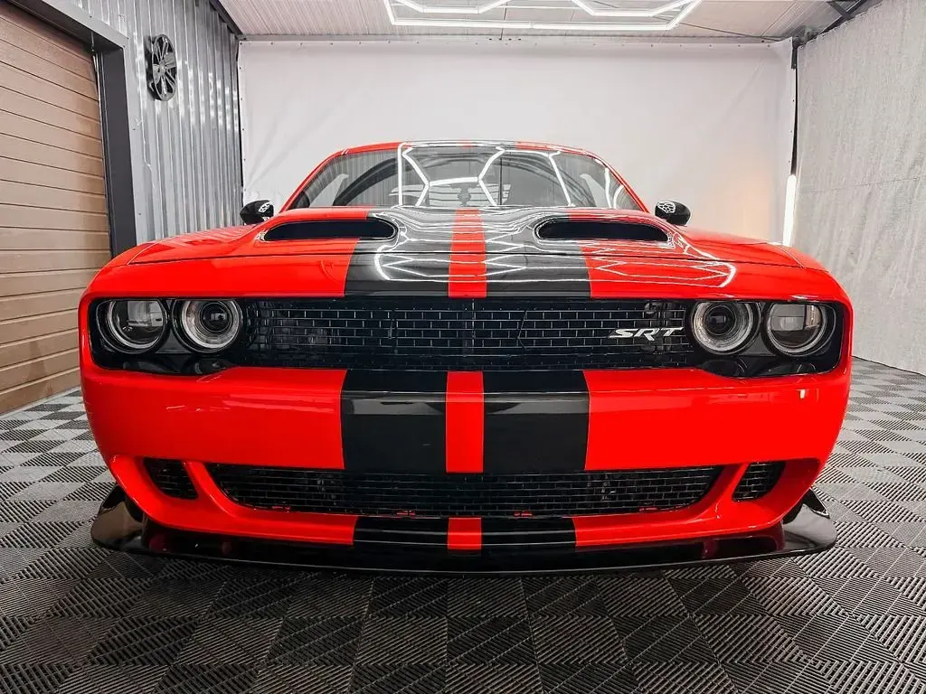 Second-hand Dodge Challenger 305 CP (224 kW) 2023 Roșu Coupe