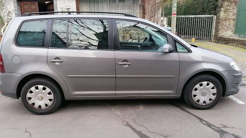 Grau Gebraucht 2006 VW Touran Trendline Van / Kleinbus | 2.700 € (Guter Preis) - Bild 1/4