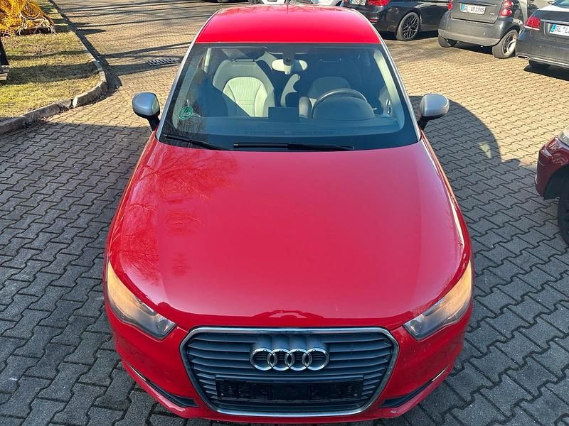 Gebraucht Audi A1 Sport 122 PS (89 kW) 2011 Rot Kleinwagen