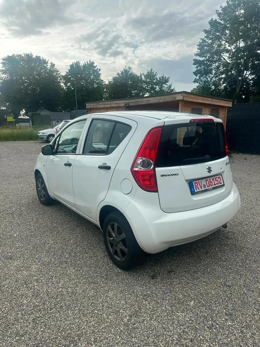 Gebraucht Suzuki Splash 65 PS (47 kW) 2009 Weiß Kleinwagen