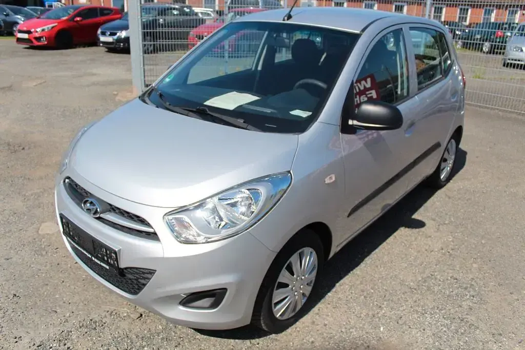Gebraucht Hyundai i10 Classic 69 PS (50 kW) 2012 Silber Kleinwagen
