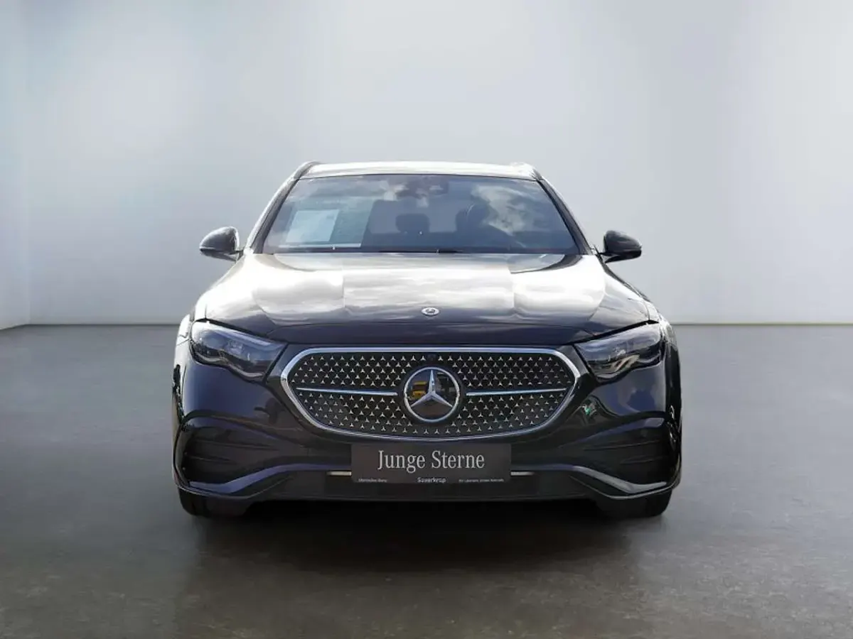 Gebraucht Mercedes E300 AMG 313 PS (230 kW) 2025 Schwarz Limousine