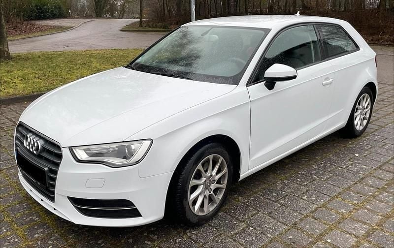 Gebraucht Audi A3 Attraction 125 PS (91 kW) 2014 Weiß Kleinwagen