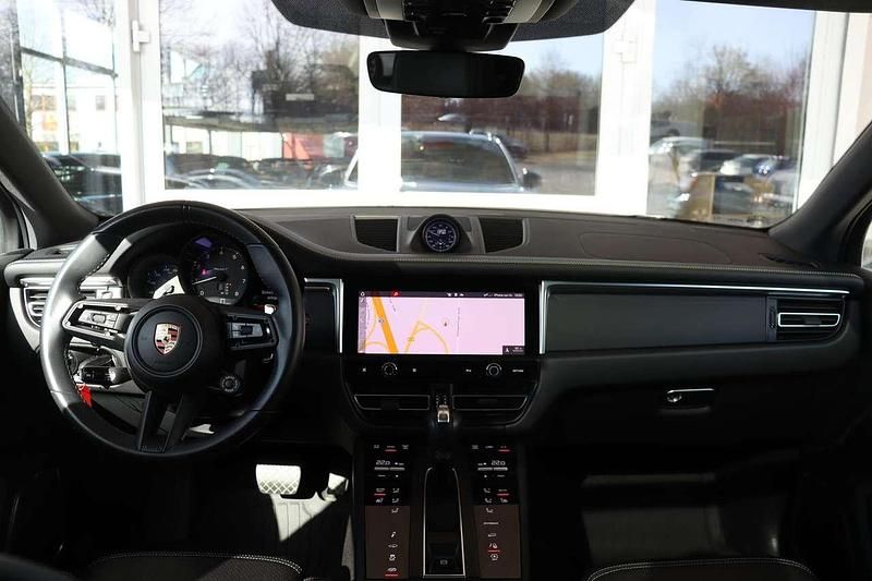 Gebraucht Porsche Macan 265 PS (194 kW) 2023 Tiefschwarzmetallic SUV