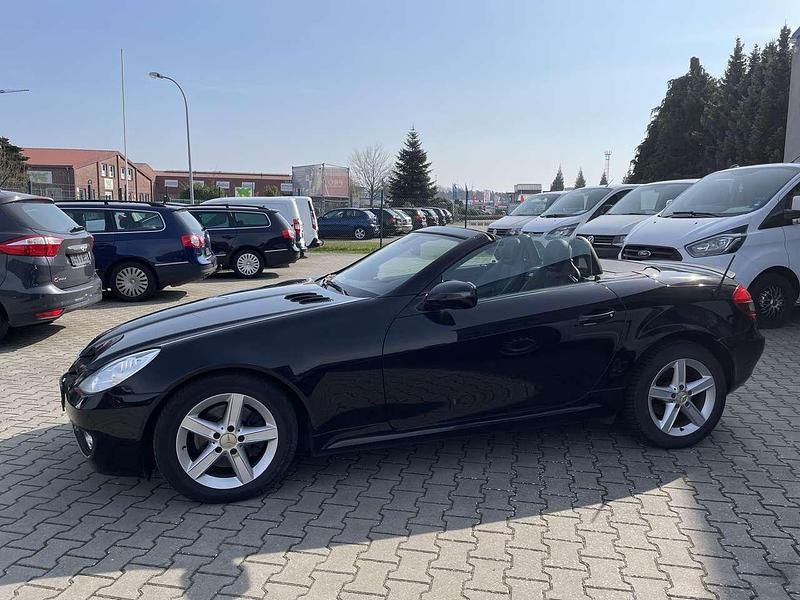 Gebraucht Mercedes SLK300 AMG 231 PS (169 kW) 2010 Schwarz  unilack Cabrio