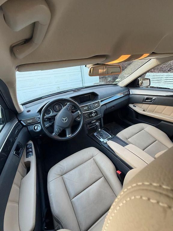 Gebraucht Mercedes E250 Avantgarde 204 PS (150 kW) 2009 Violet Limousine