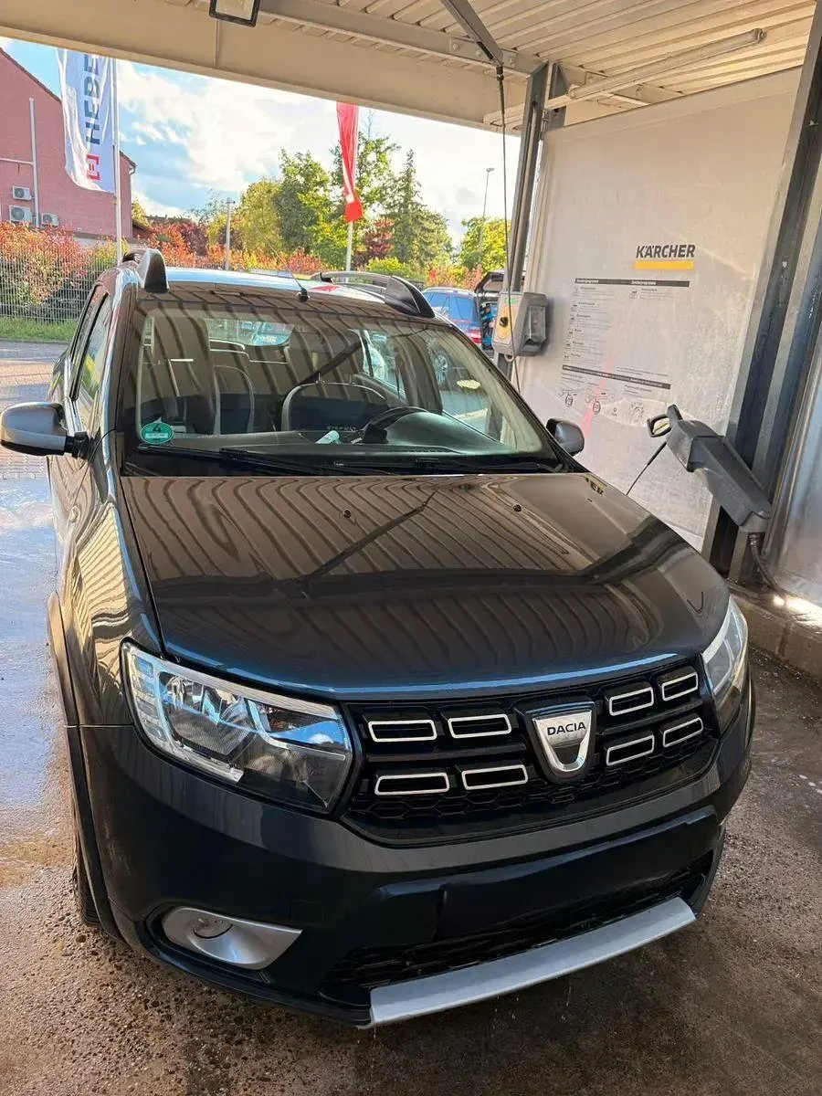 Gebraucht Dacia Sandero Essentiel 74 PS (54 kW) 2017 Grau Limousine