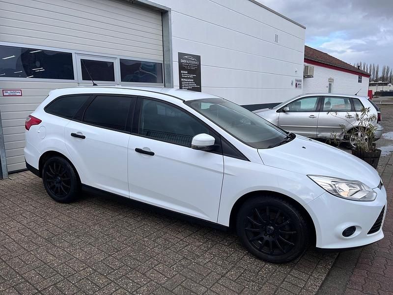 Gebraucht Ford Focus 101 PS (74 kW) 2014 Weiß Kombi