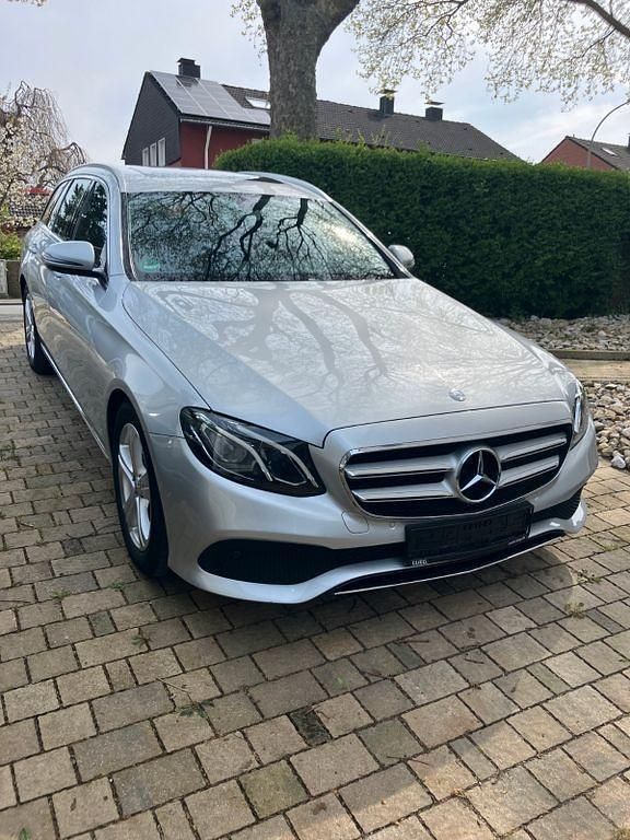 Gebraucht Mercedes E200 Avantgarde 184 PS (135 kW) 2016 Silber Limousine