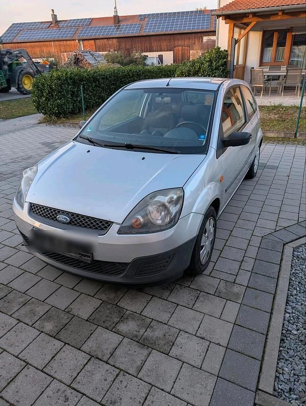 Silber Gebraucht 2010 Ford Fiesta Kleinwagen | 1.500 € - Bild 1/4