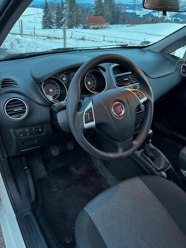 Gebraucht Fiat Punto 69 PS (50 kW) 2016 Weiß Kleinwagen