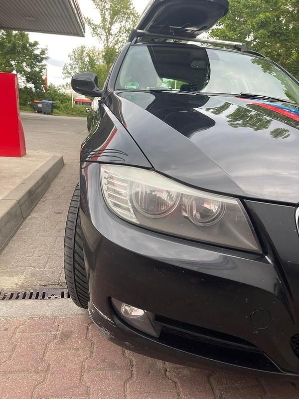 Schwarz Gebraucht 2012 BMW 316 Kombi | 6.500 € (Fairer Preis) - Bild 1/4