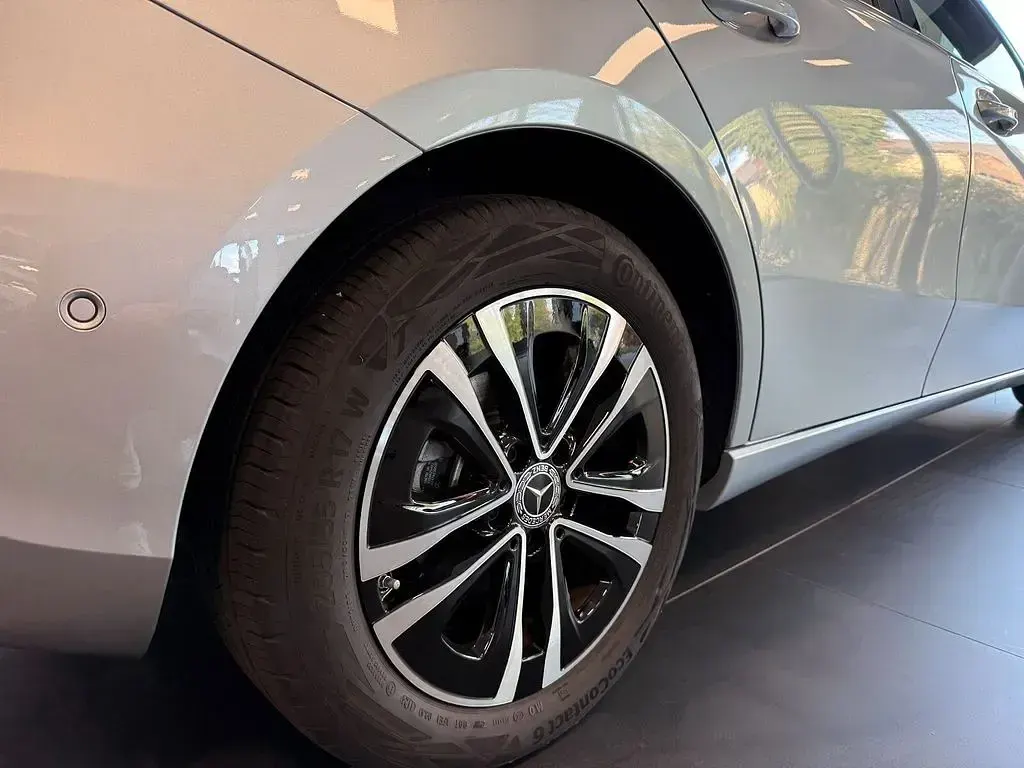Gebraucht Mercedes A200 Advanced 164 PS (120 kW) 2024 Lack hightechsilber Limousine