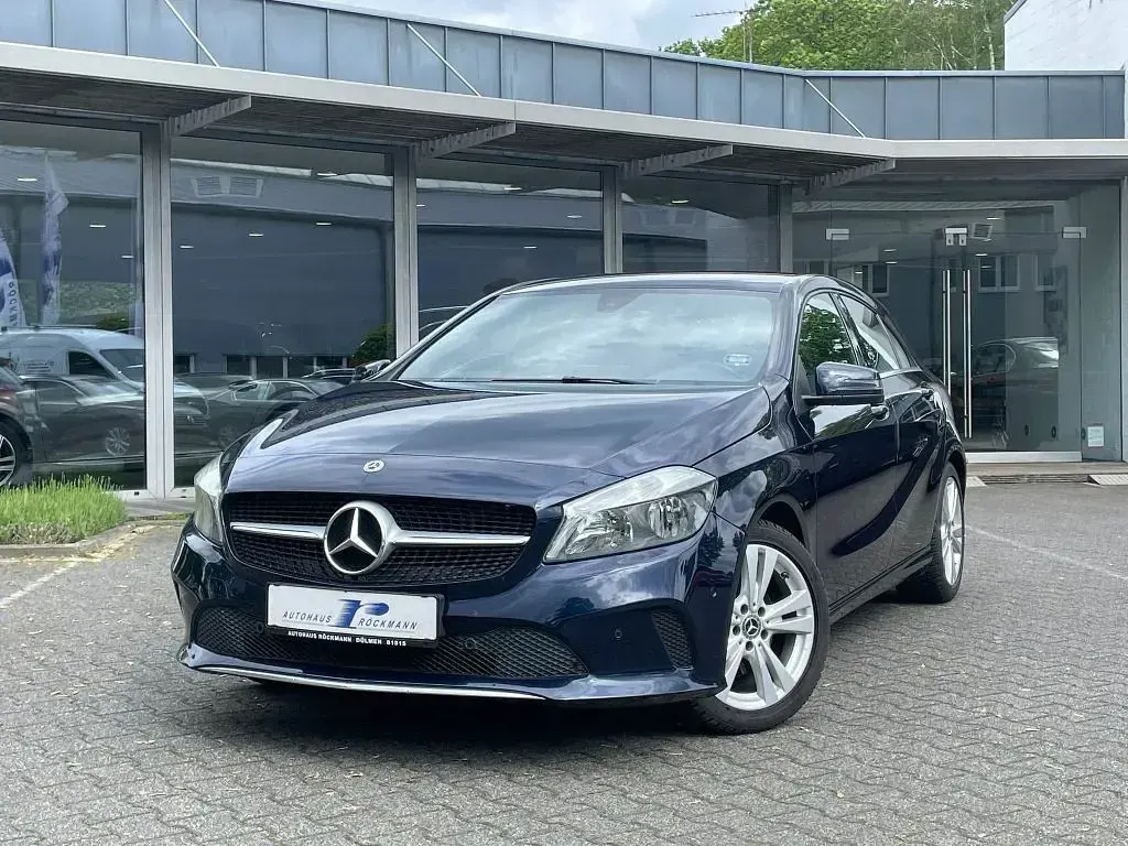 Gebraucht Mercedes A200 156 PS (114 kW) 2017 Cavansitblau Limousine
