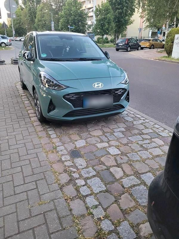 Gebraucht Hyundai i10 84 PS (61 kW) 2023 Grün Kleinwagen