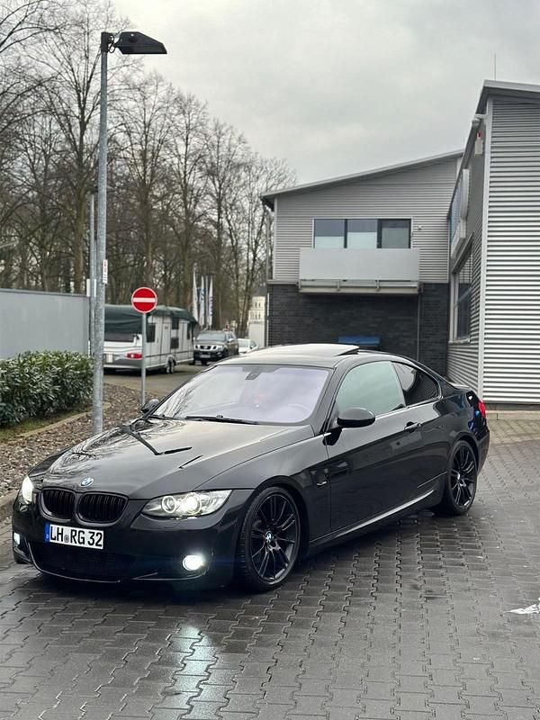 Schwarz Gebraucht 2009 BMW 325 M Sport Coupé | 9.800 € (Fairer Preis) - Bild 1/4