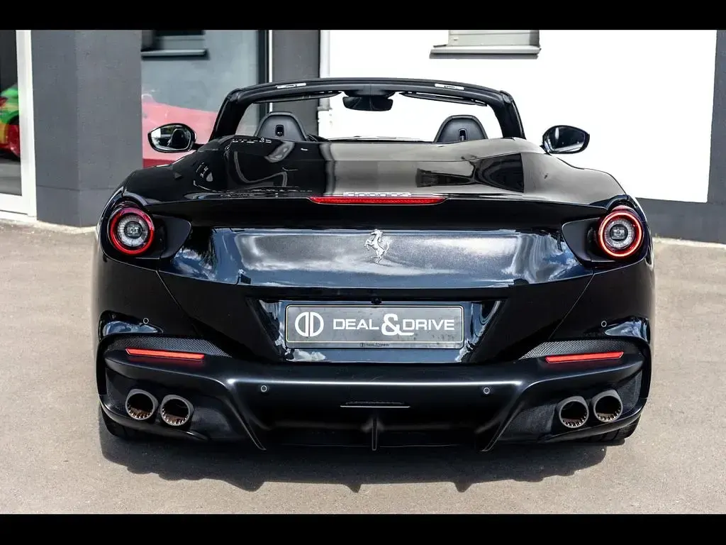 Second-hand Ferrari Portofino 620 CP (456 kW) 2022 Negru Cabrio