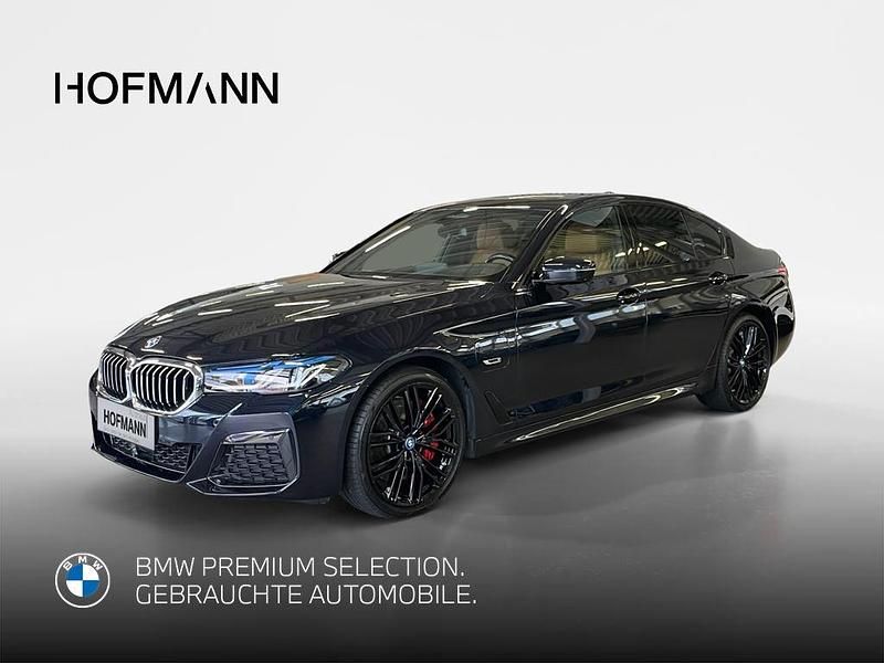 Carbonschwarz metallic Gebraucht 2022 BMW 545e M Sport Limousine | 48.890 € (Fairer Preis) - Bild 1/2