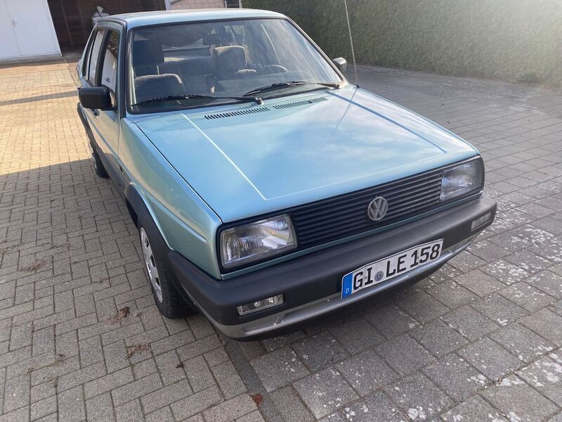 Grau Gebraucht 1991 VW Jetta Limousine | 3.950 € - Bild 1/4