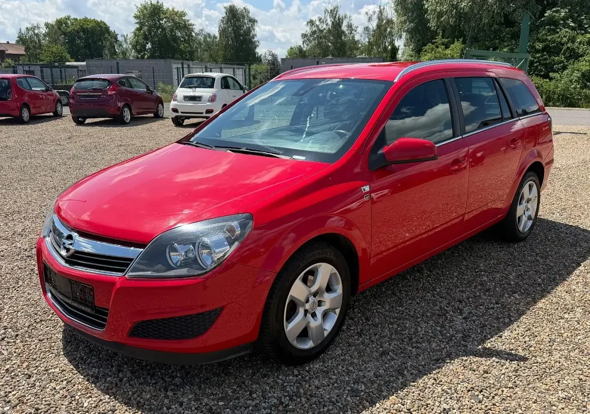 Gebraucht Opel Astra Edition 116 PS (85 kW) 2010 Rot Kombi