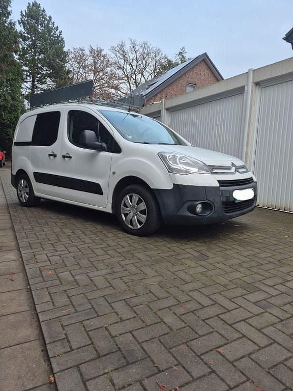 Weiß Gebraucht 2011 Citroën Berlingo SELECTION Van / Kleinbus | 5.500 € (Guter Preis) - Bild 1/4