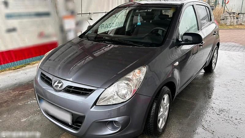 Gebraucht Hyundai i20 80 PS (58 kW) 2012 Grau Kleinwagen