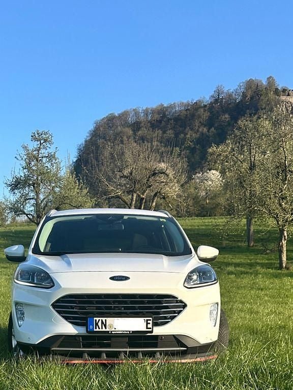 Gebraucht Ford Kuga Titanium 224 PS (164 kW) 2022 Weiß SUV