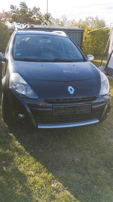 Schwarz Gebraucht 2010 Renault Clio II Dynamique Limousine | 3.900 € (Etwas zu teuer) - Bild 1/4