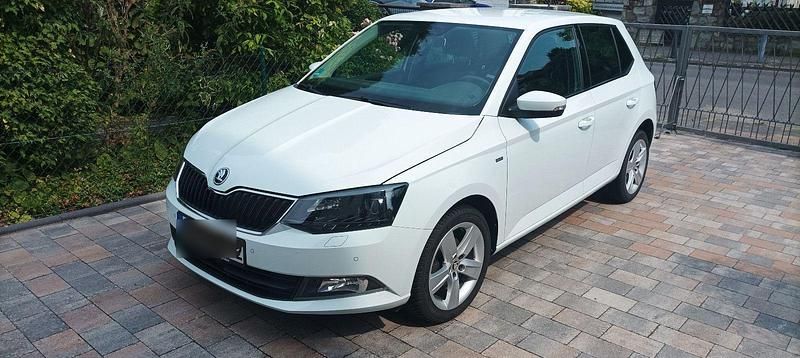 Weiß Gebraucht 2017 Skoda Fabia Drive Kleinwagen | 10.450 € (Guter Preis) - Bild 1/4