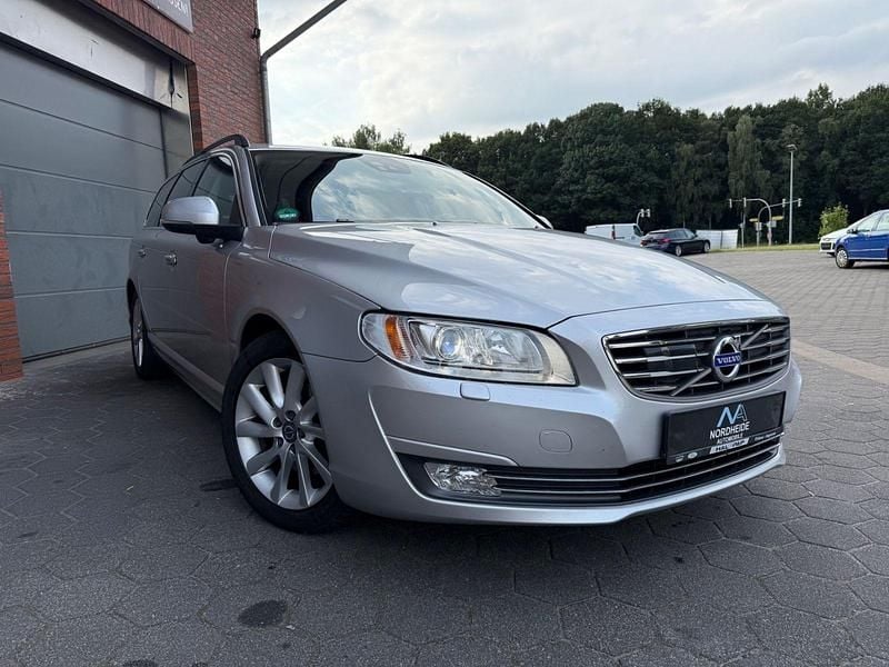 Silber Gebraucht 2014 Volvo V70 Momentum Kombi | 11.900 € (Fairer Preis) - Bild 1/4