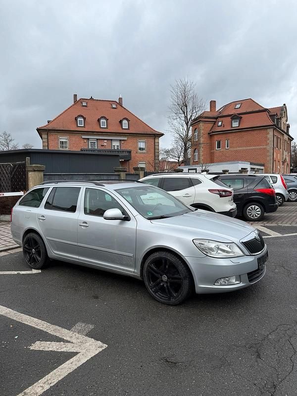 Gebraucht Skoda Octavia 160 PS (117 kW) 2012 Grau Kombi
