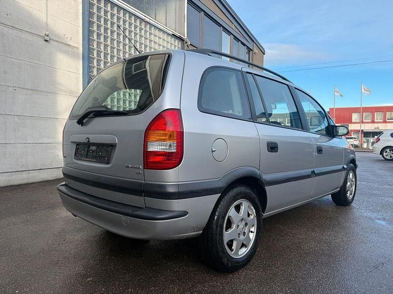 Gebraucht Opel Zafira Elegance 125 PS (91 kW) 2002 Silber Van / Kleinbus